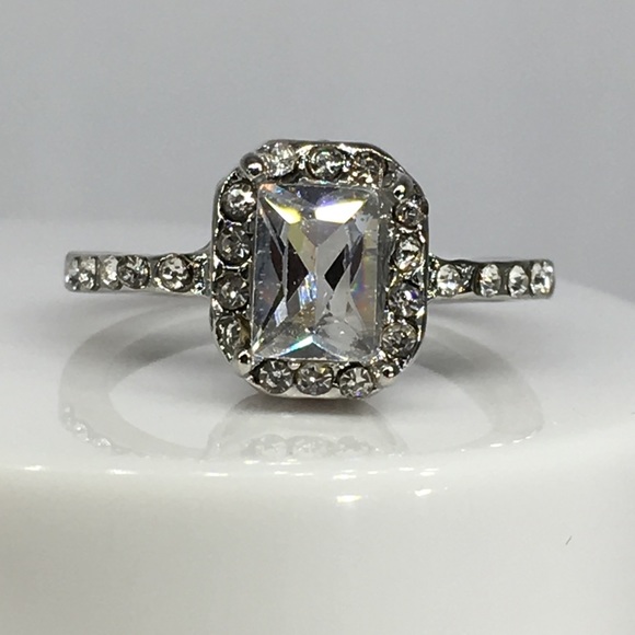 🔴 5/$25 14k white gold plated halo ring diamond - Picture 2 of 8